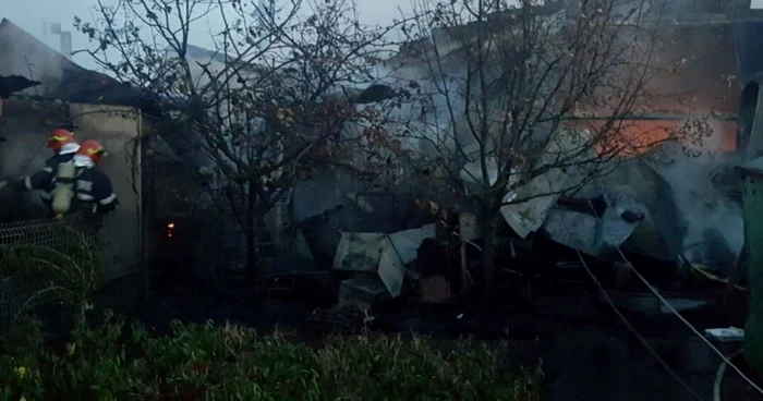 Incendiu hala branesti FOTO ISU