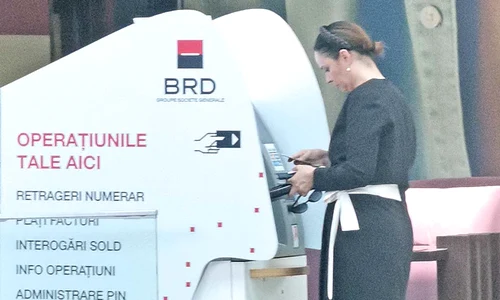 Andreea Marin a scos bani de la bancomat, apoi a dat iama în magazine jpeg