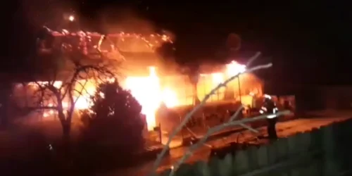 incendiu curtişoara