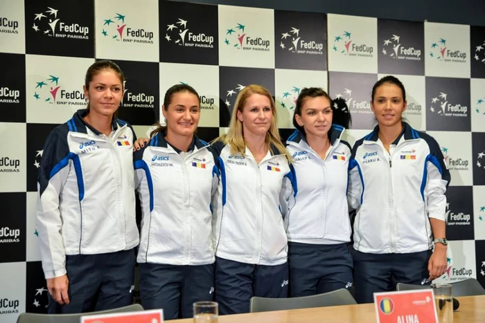 Andreea Mitu, Monica Niculescu, Alina Tecşor (antrenoare), Simona Halep şi Raluca Olaru