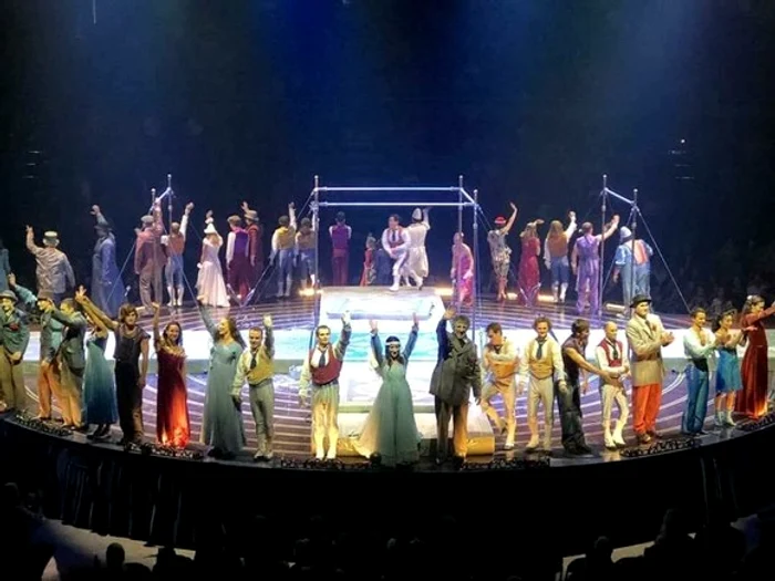 Fiecare spectacol implica 100 de persoane