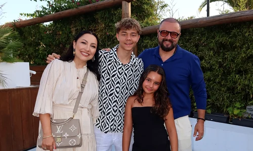 Andra Maruta si Catalin Maruta cu David Maruta si Eva Maruta in vacanta in Marbella la 17 ani de casnicie   Facebook (6) jpg