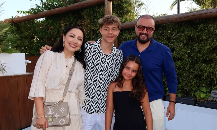 Andra Maruta si Catalin Maruta cu David Maruta si Eva Maruta in vacanta in Marbella la 17 ani de casnicie   Facebook (6) jpg