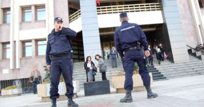 Galaţi: UPDATE- Alarmă cu bombă la Palatul Justiţiei