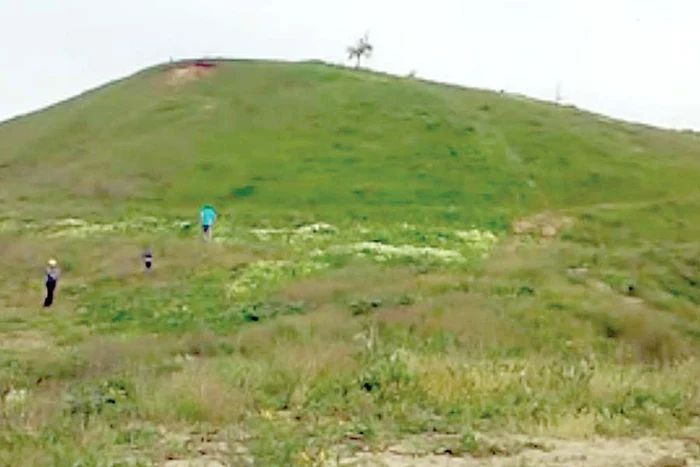 Mândri de isprava lor, tinerii s-au fotografiat şi au pus pozele pe Internet (FOTOGRAFII: Monitorul de Botoşani)