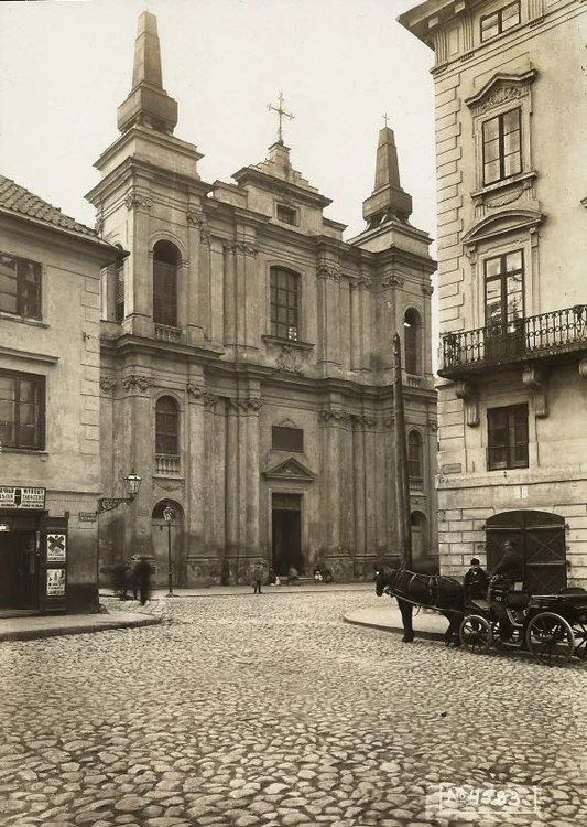 Biserica „Sf. Francisc”,  în stil baroc,  din Varşovia,  în anii 1930