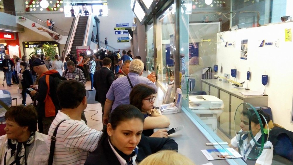 Nereguli în Aeroportul „Henri Coandă”. Amenzi de peste 500.000 de lei şi 20 de puncte de lucru închise de Protecţia Consumatorilor