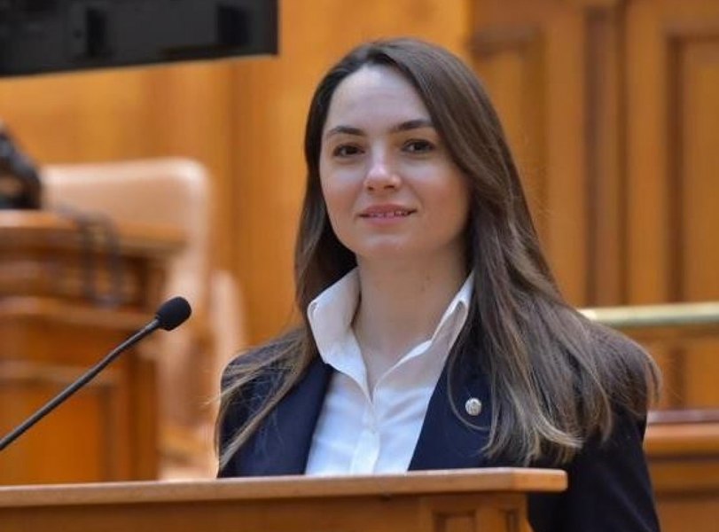 Anamaria Gavrilă, o nouă gafă în Parlament, care a stârnit râsete: a încurcat „fața” cu „spatele” într-un discurs în plen