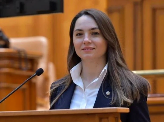 VIDEO Anamaria Gavrilă, o nouă gafă în Parlament, care a stârnit râsete: a încurcat „fața” cu „spatele” într-un discurs în plen