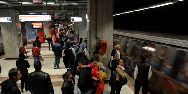 Sindicatele de la metrou nu au niciun motiv să facă grevă, afirmă Metrorex