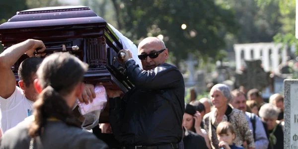 Ion Stratulat a fost condus pe ultimul drum de rude și prieteni