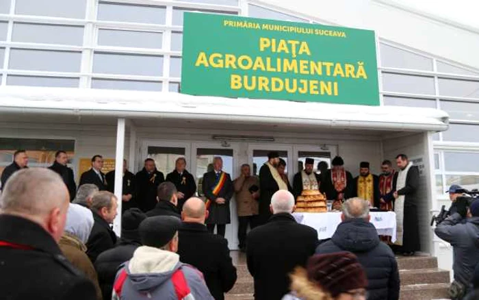 Piaţa Burdujeni a fost inaugurată: FOTO: Oana Şlemco