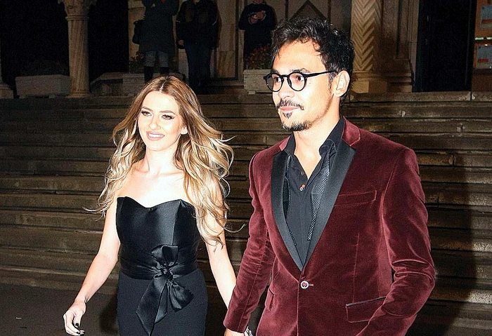 
    Răzvan Simion şi  Lidia Buble s-au afişat  pe 7 octombrie, de mână,  la nunta lui Adi Sînă  cu Anca SereaFoto: Click!  