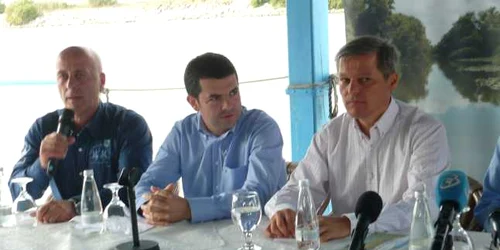 Ministrul Daniel Constantin, alături de preşedintele CJ Tulcea, Horia Teodorescu şi comisarul european Dacian Cioloş 