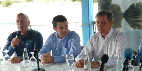 Ministrul Daniel Constantin, alături de preşedintele CJ Tulcea, Horia Teodorescu şi comisarul european Dacian Cioloş