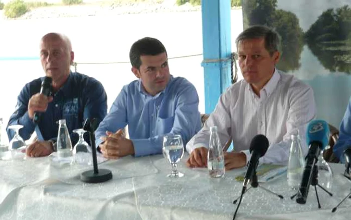 Ministrul Daniel Constantin, alături de preşedintele CJ Tulcea, Horia Teodorescu şi comisarul european Dacian Cioloş