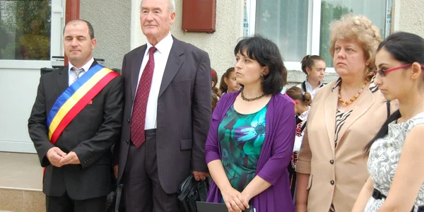 scoala ivanesti