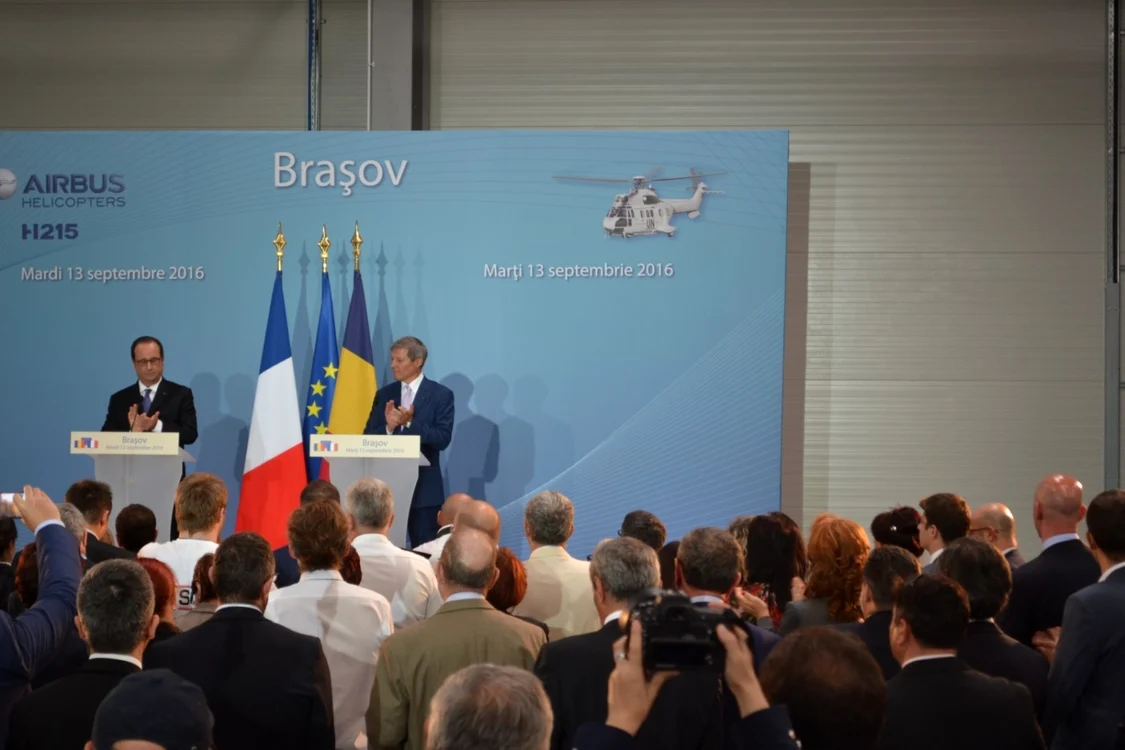 Francois Hollande şi Dacian Cioloş la inaugurarea Fabricii Airbus de la Ghimbav. FOTOSimona Suciu