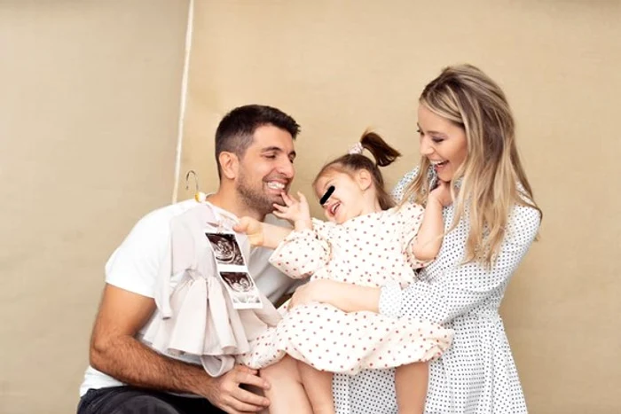 Laura Cosoi urmează să devină mămică pentru a doua oarăFoto: Facebook
