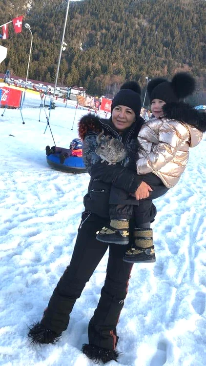 Oana şi Maria, în vacanţă la schi