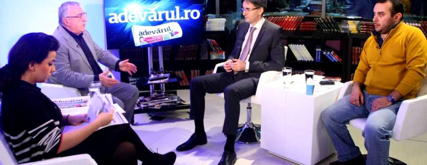 Fostul comisar european Leonard Orban (centru) şi sociologul Darie Cristea (dreapta), la Adevarul Live. FOTO Marian Iliescu