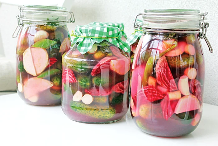 Anca a cules cele mai frumoase roşii verzi, care s-au transformat în gogonele murate