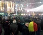 Aproximativ 200 de craioveni protestează în Piaţa Mihai Viteazu