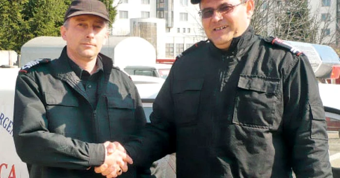 Maistrul militar Iulian Pentilescu şi locotenent-colonelul Cristinel Anton şi-au testat prietenia printre proiectile şi explozibili
