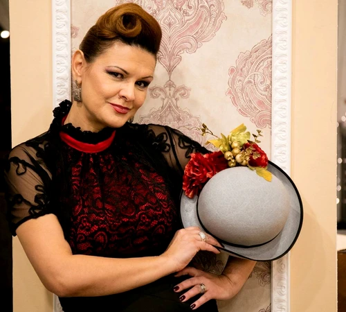 Maria Buză organizează programe artistice pentru clienții restaurantelorfoto: arhivă personală