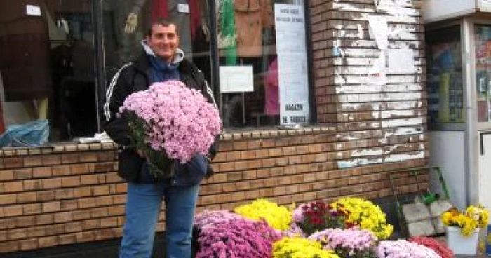 Slatina:Marian Papuc a făcut din pasiunea pentru flori o afacere