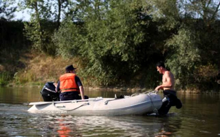 Timişoara: Rudele unui bărbat înecat în Timiş acuză că accidentul s-a produs din cauza deversării unui baraj