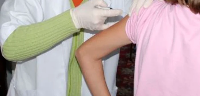 Vaccinarea împotriva gripei porcine este singura certitudine că nu contactaţi boala, foto Ciprian Dragomir