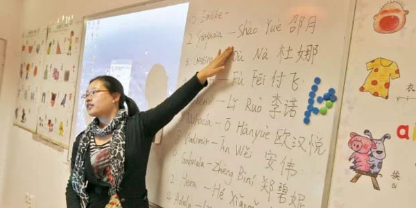 Pentru a învăţa limba chineză, românii au nevoie de doi ani de studiu zilnic 