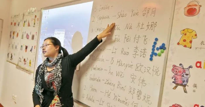 Pentru a învăţa limba chineză, românii au nevoie de doi ani de studiu zilnic