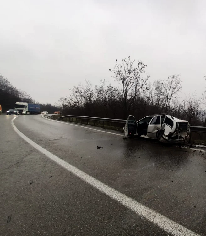 Accident rutier pe DN7 - Dealul Negru în Milcoiu - Vâlcea Foto Adevărul