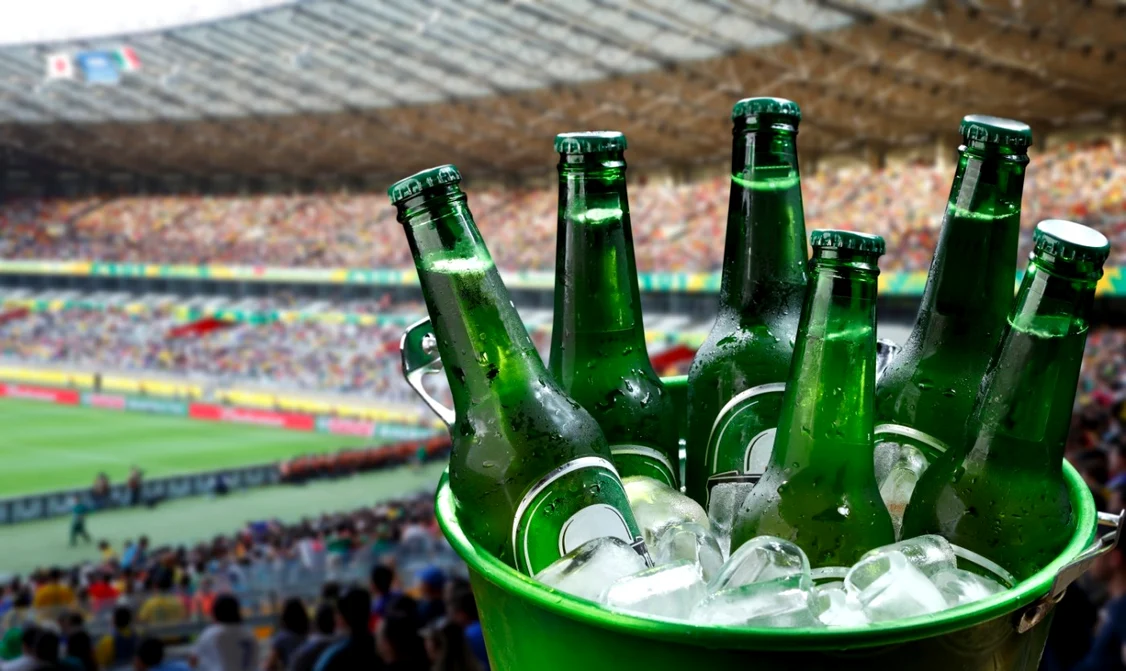 Berea este interzisă pe stadioane la CM Qatar 2022. Foto Shutterstock
