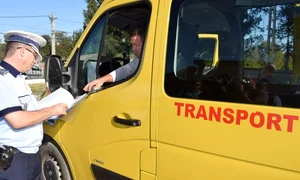 microbuzele scolare verficate de politisti jpeg
