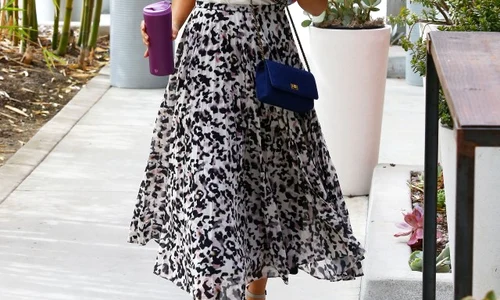 Jessica Alba Heads To Her Honest Company Office jpeg