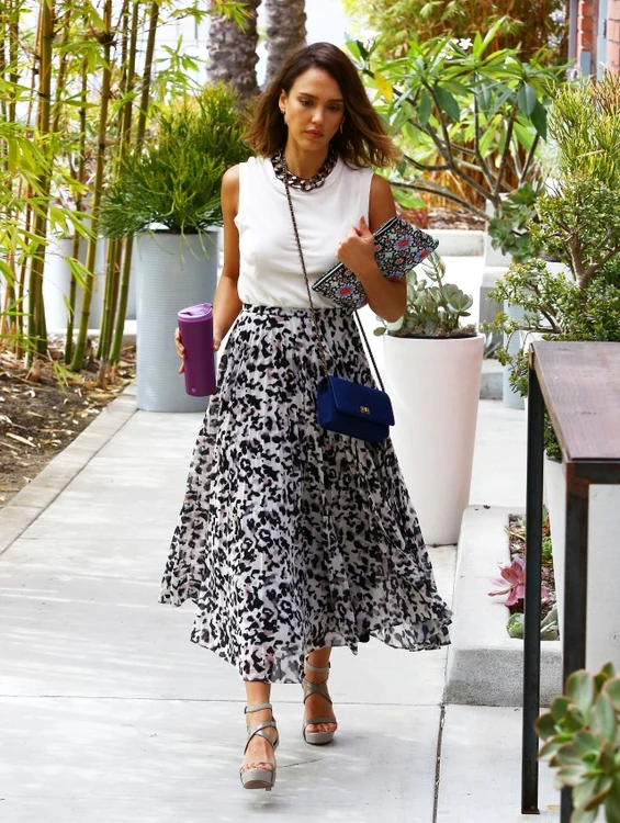 Jessica Alba Heads To Her Honest Company Office jpeg