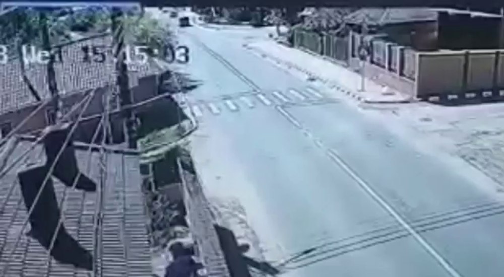 Momentul în care două mașini și un TIR se izbesc în plin. Accidentul s-a soldat cu doi morți VIDEO