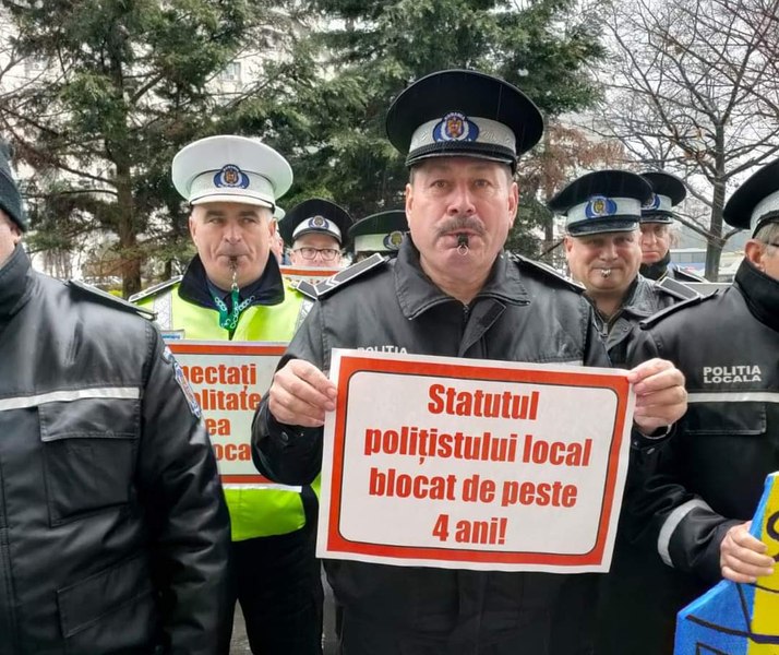 Sute de polițiști locali au protestat în fața Ministerului Dezvoltării VIDEO  