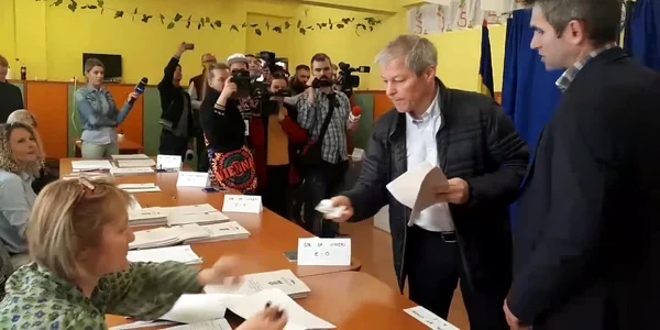 Dacian Cioloş a votat la Zalău pentru europarlamentare şi referendum