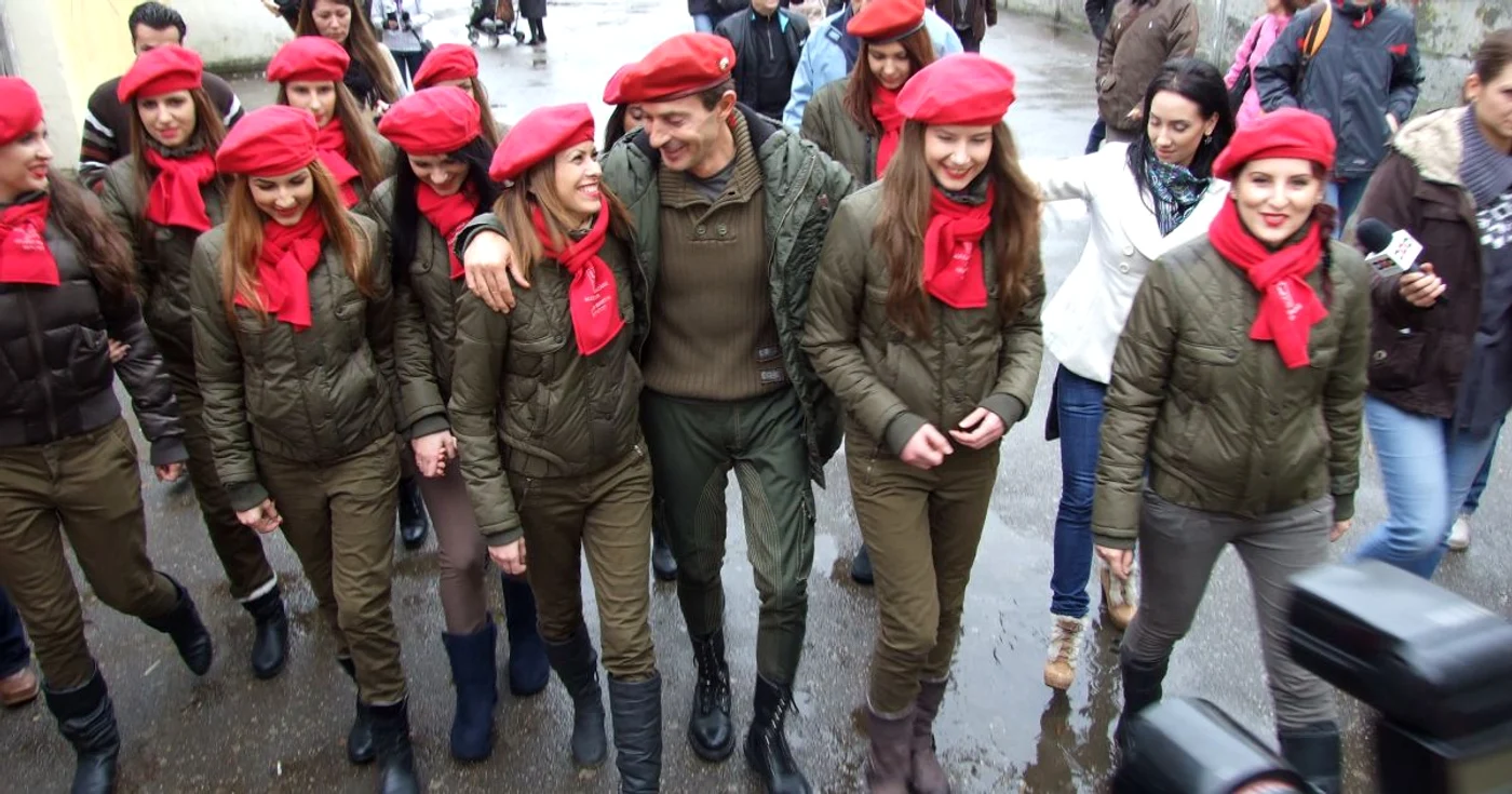 Radu Mazăre, la vot cu manechinele FOTO Sînziana Ionescu