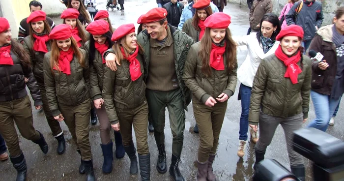 Radu Mazăre, la vot cu manechinele FOTO Sînziana Ionescu