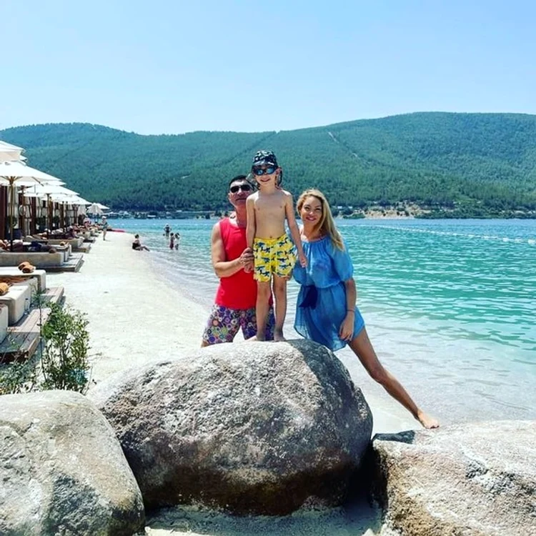 
    Borcea şi Pelinel  se răsfaţă  şi ei în vacanţă  la malul mării  