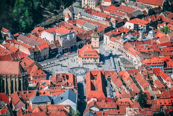 Piața Sfatului din Brașov (© Pixabay)