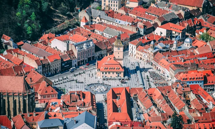 Piața Sfatului din Brașov (© Pixabay)
