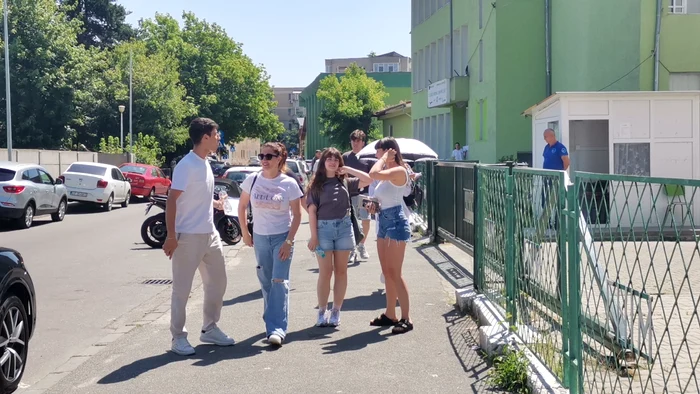 Voie bună  la ieșirea din sala de examen după prima probă a BAC-ului 2026 FOTO: Alina Mitran