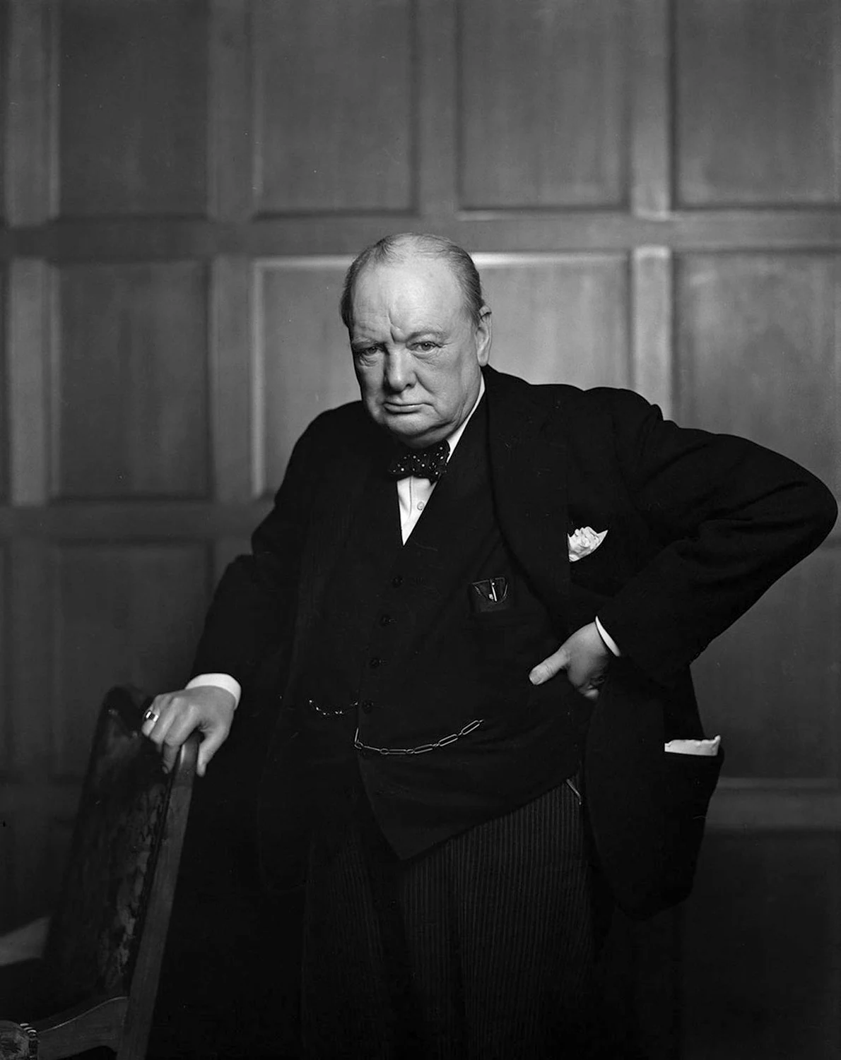 „Roaring Lion” (leul furios), portretul lui Winston Churchill realizat de Yousuf Karsh (© Wikimedia Commons)