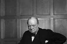 „Roaring Lion” (leul furios), portretul lui Winston Churchill realizat de Yousuf Karsh (© Wikimedia Commons)